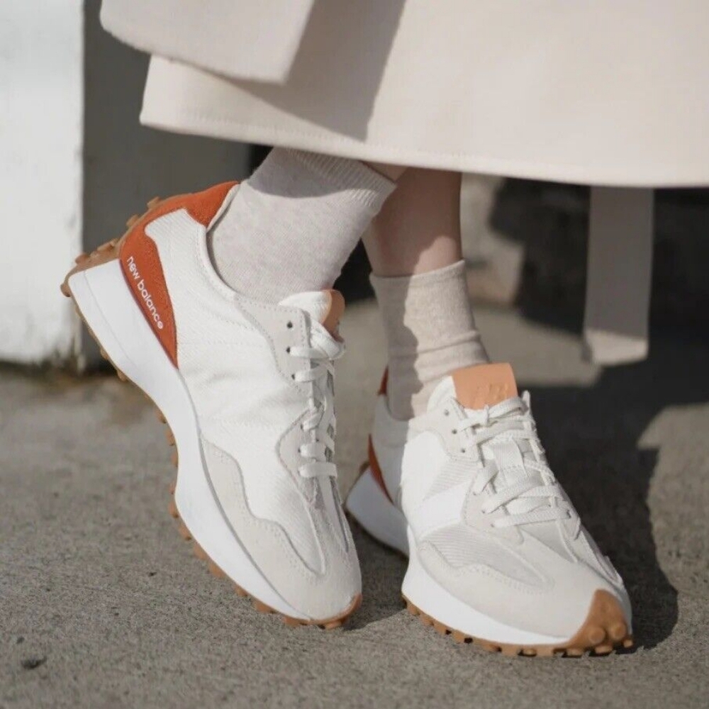 New Balance Women's 327 ShoesRust/Sand Combination